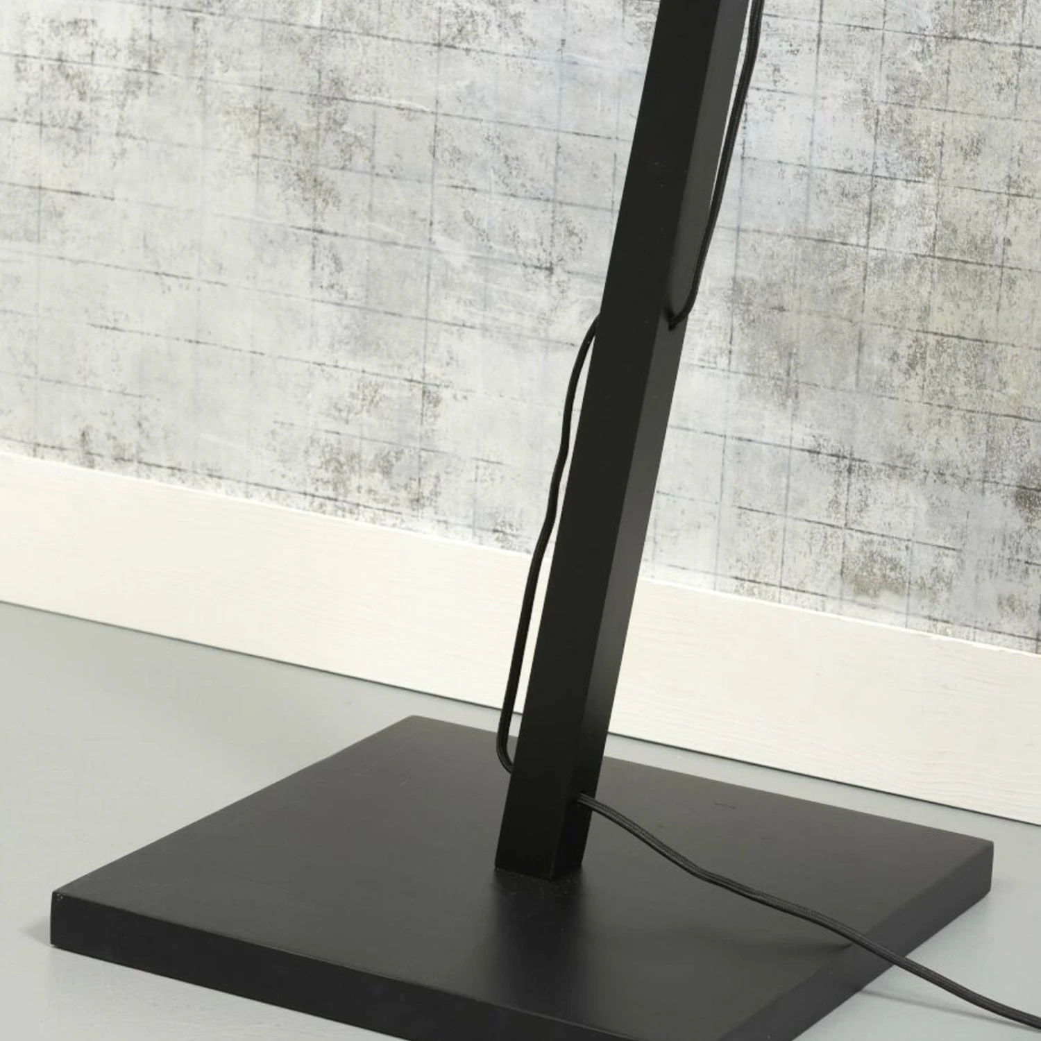 GOOD & MOJO Hokkaido Lampe Sur Pied 176 cm Noir 7 GOOD & MOJO Hokkaido Lampe Sur Pied 176 cm Noir – Image 5