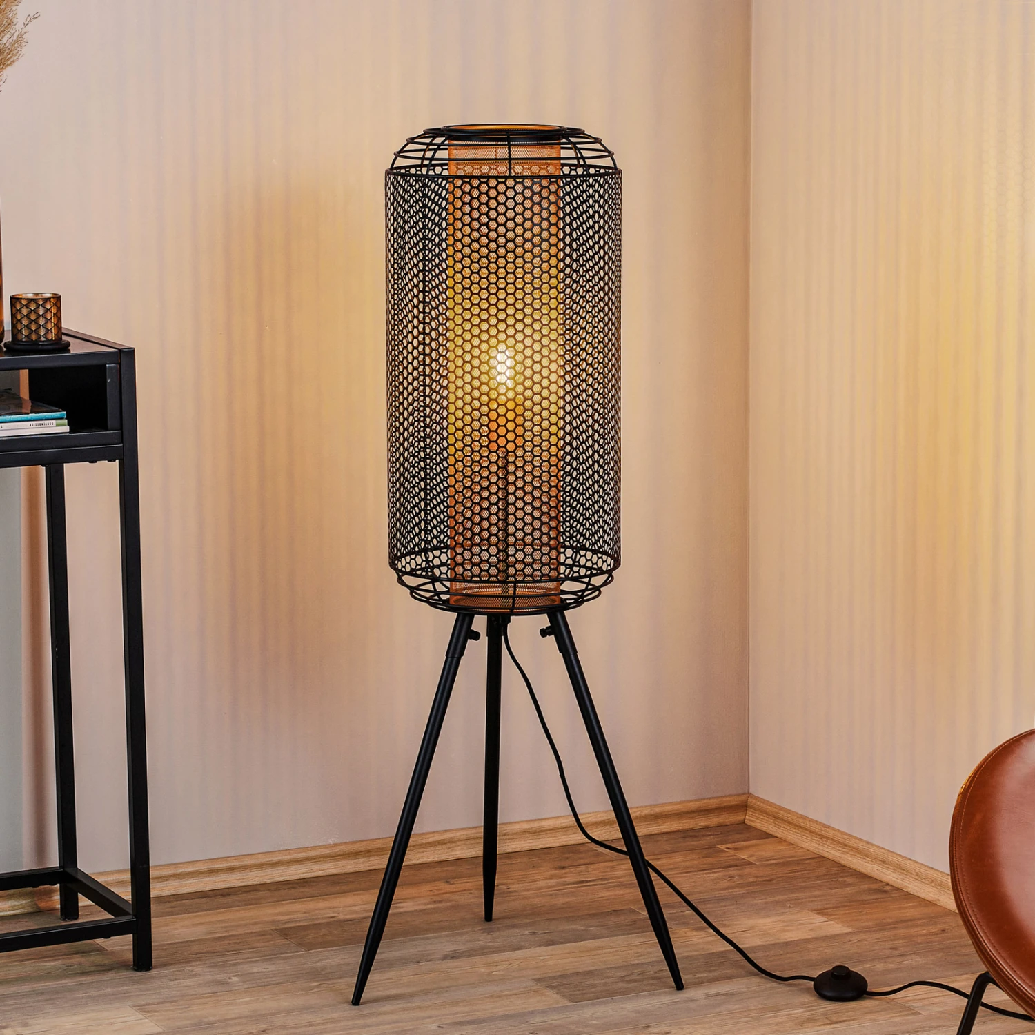 Lampadaire Denton, Trépied, Abat-jour En Métal 3 Lampadaire Denton, Trépied, Abat-jour En Métal