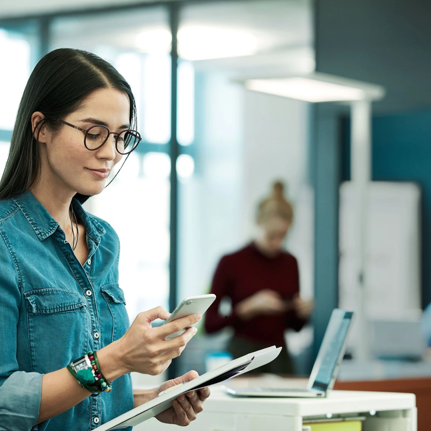 Lampadaire LED Yara.double CCT, BT, LTX, Blanc 4 Lampadaire LED Yara.double CCT, BT, LTX, Blanc – Image 2